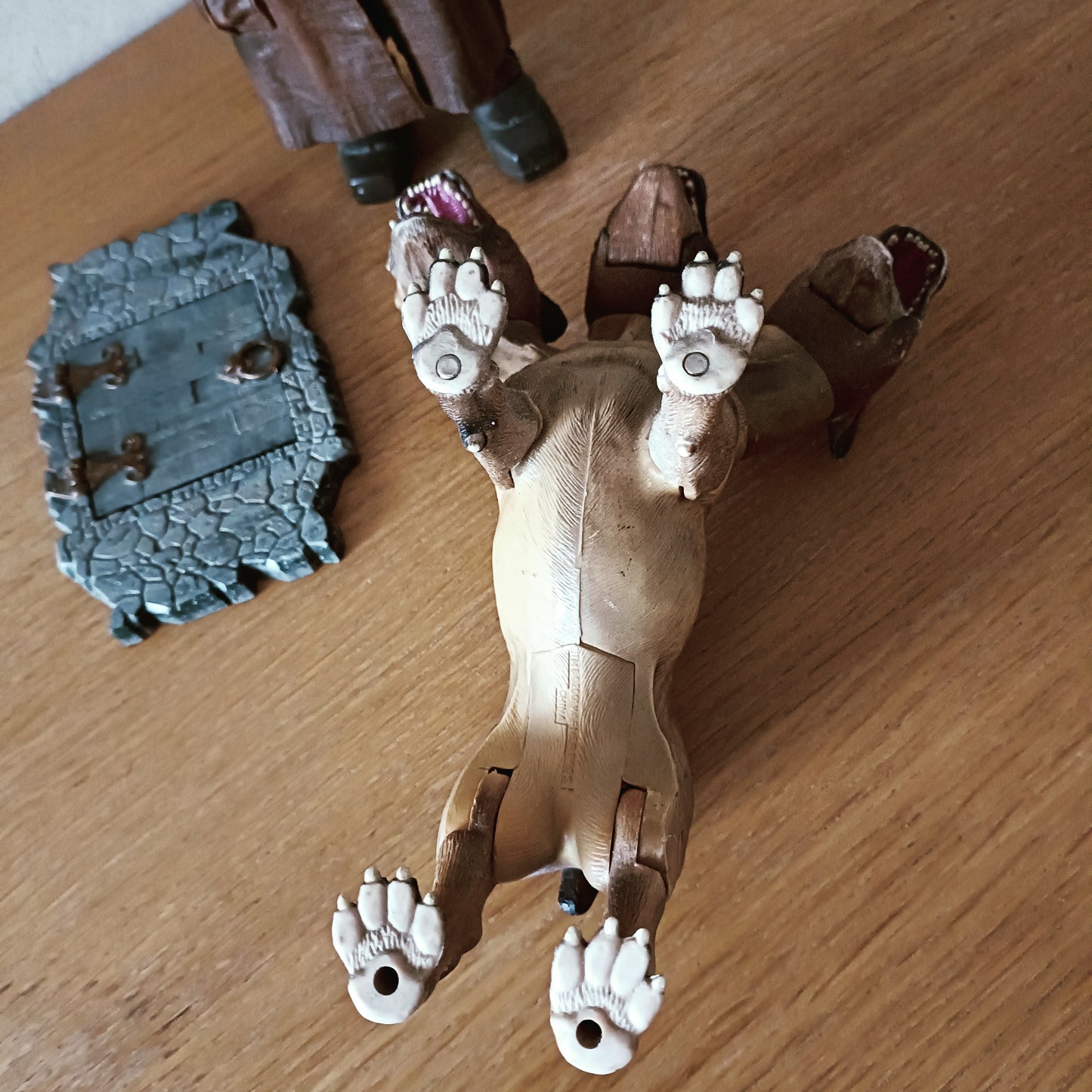 Harry Potter Hagrid-figuuri ja kolmipäinen koira