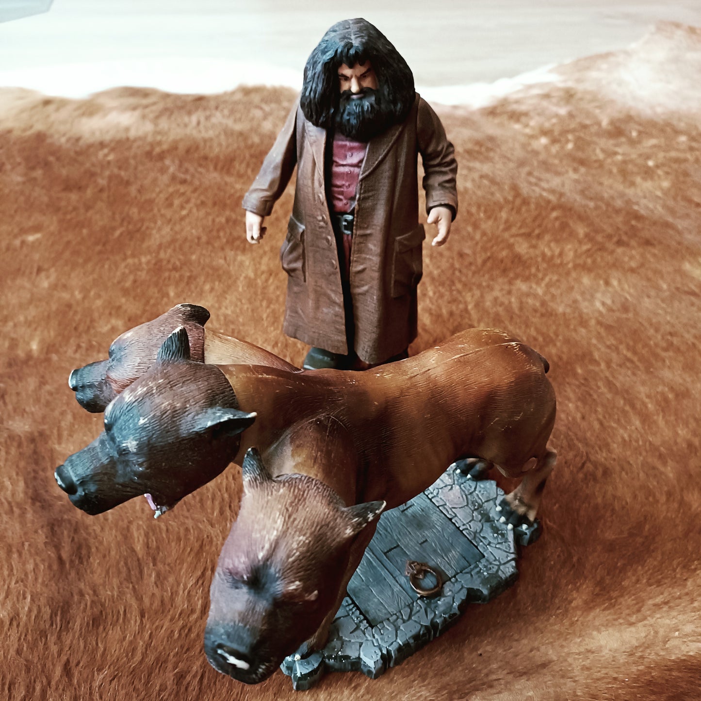 Harry Potter Hagrid-figuuri ja kolmipäinen koira
