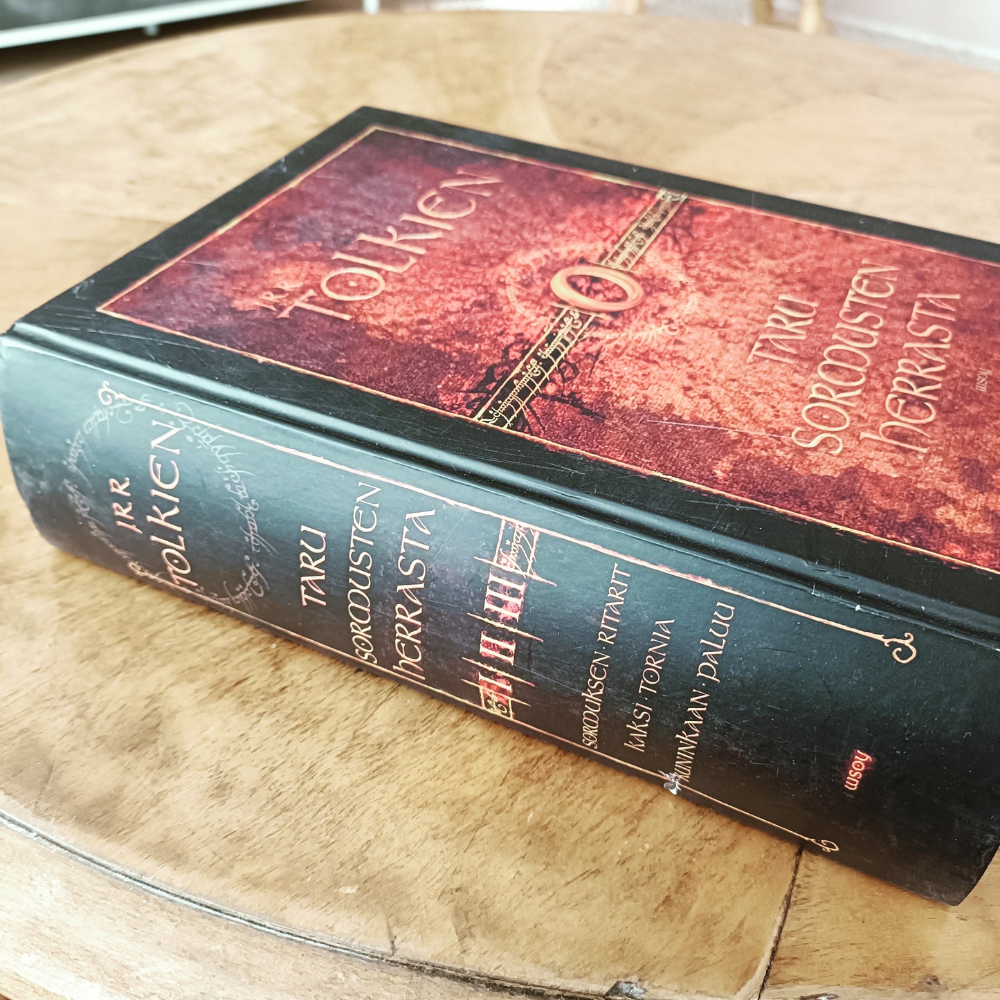 Taru sormusten herrasta - J. R. R. Tolkien