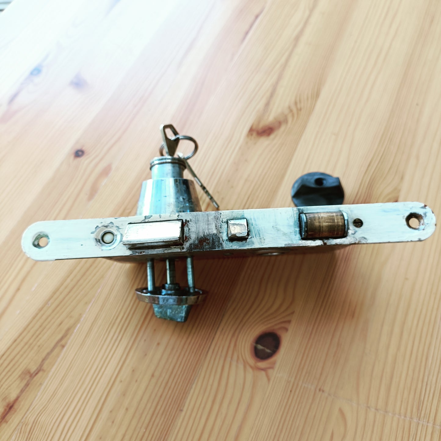 Abloy lukkorunko, lukkopesä ja 2 avainta