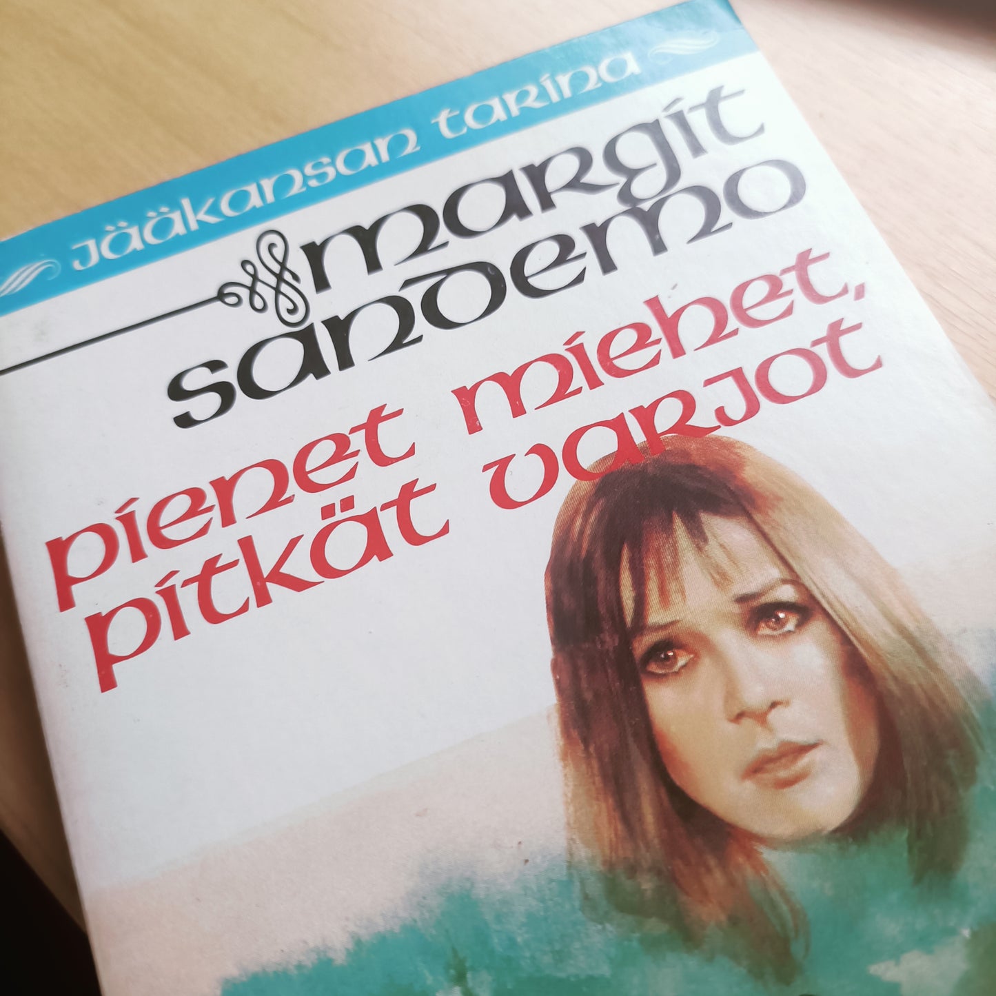 Jääkansan tarina 38 - Pienet miehet, pitkät varjot - Margit Sandemo