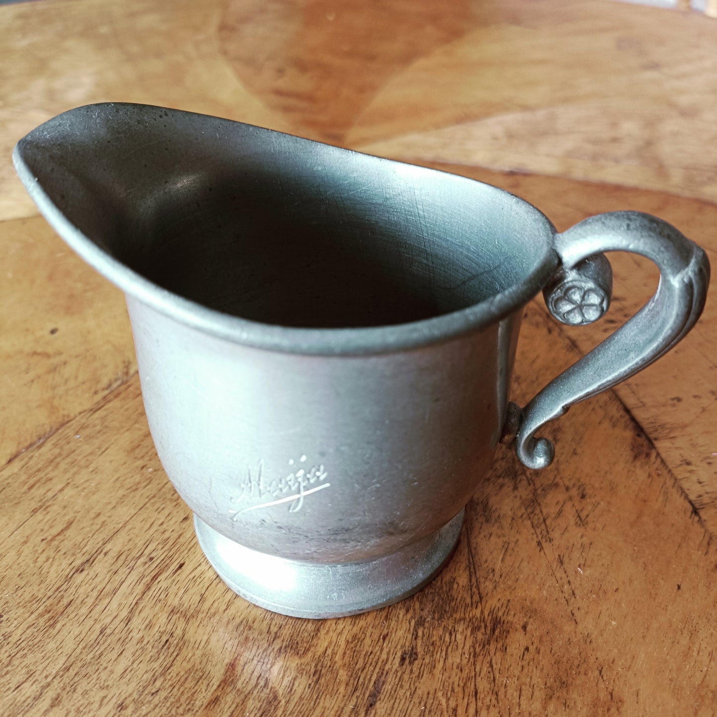 Taidetakomo A. Hakkarainen tina kermakko