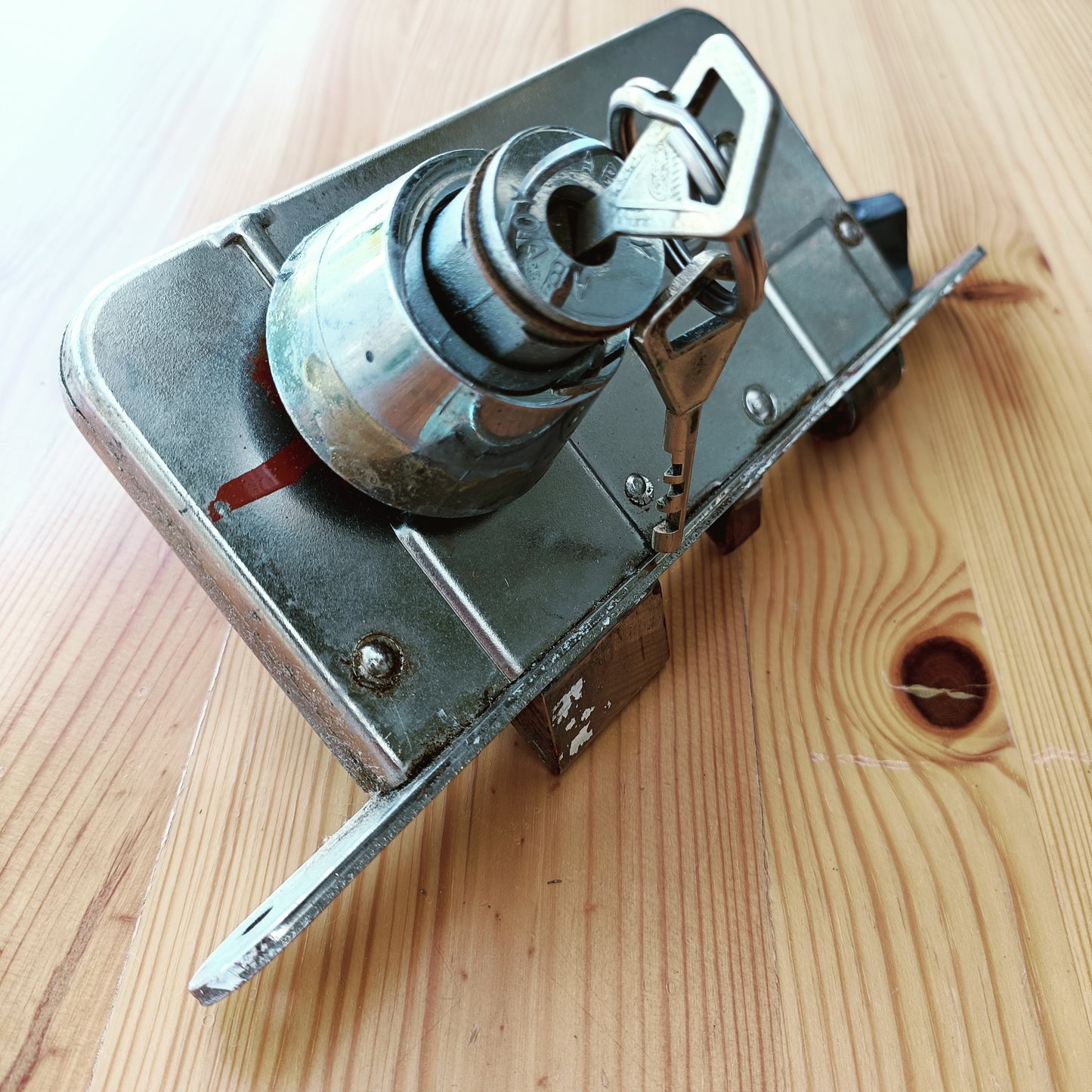 Abloy lukkorunko, lukkopesä ja 2 avainta
