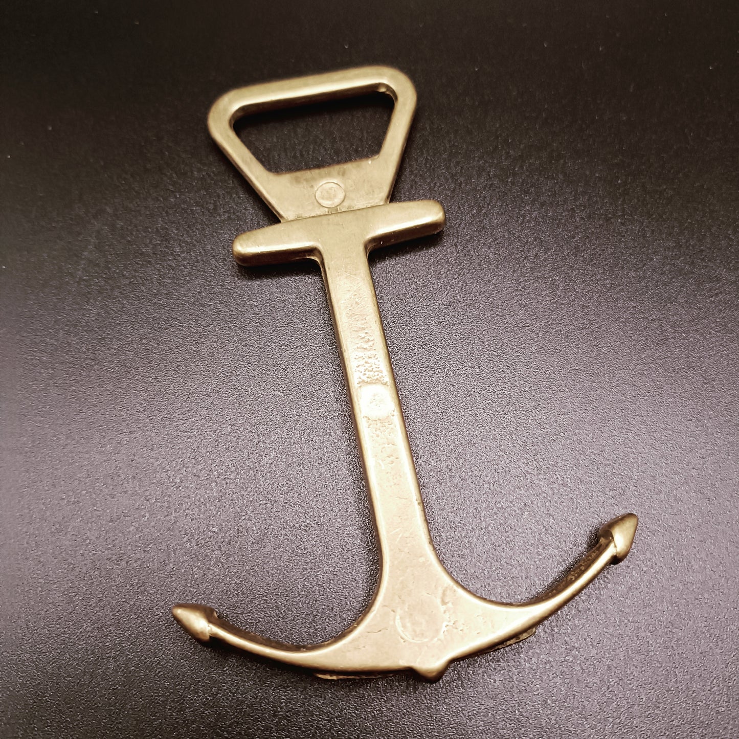 Ankkuri pullonavaaja, messinkiä