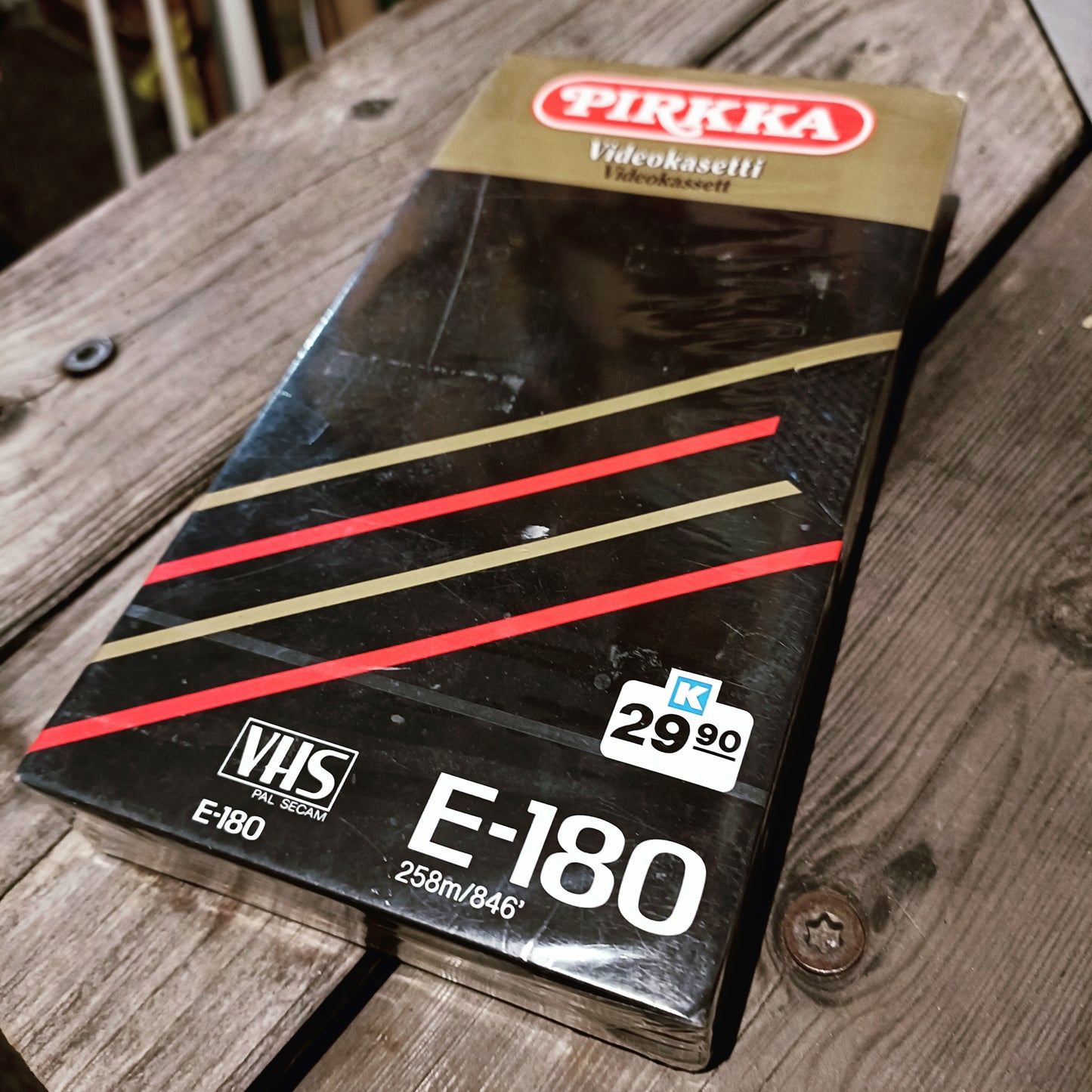 Tyhjä Pirkka VHS E-180 videokasetti