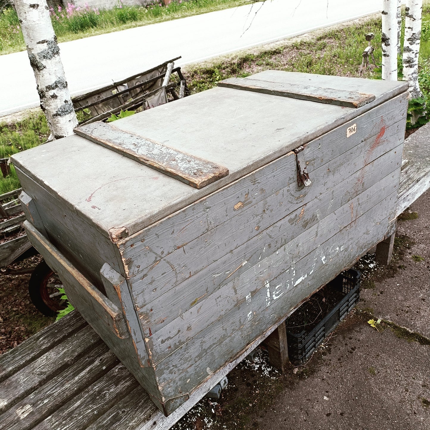 Iso puinen arkku