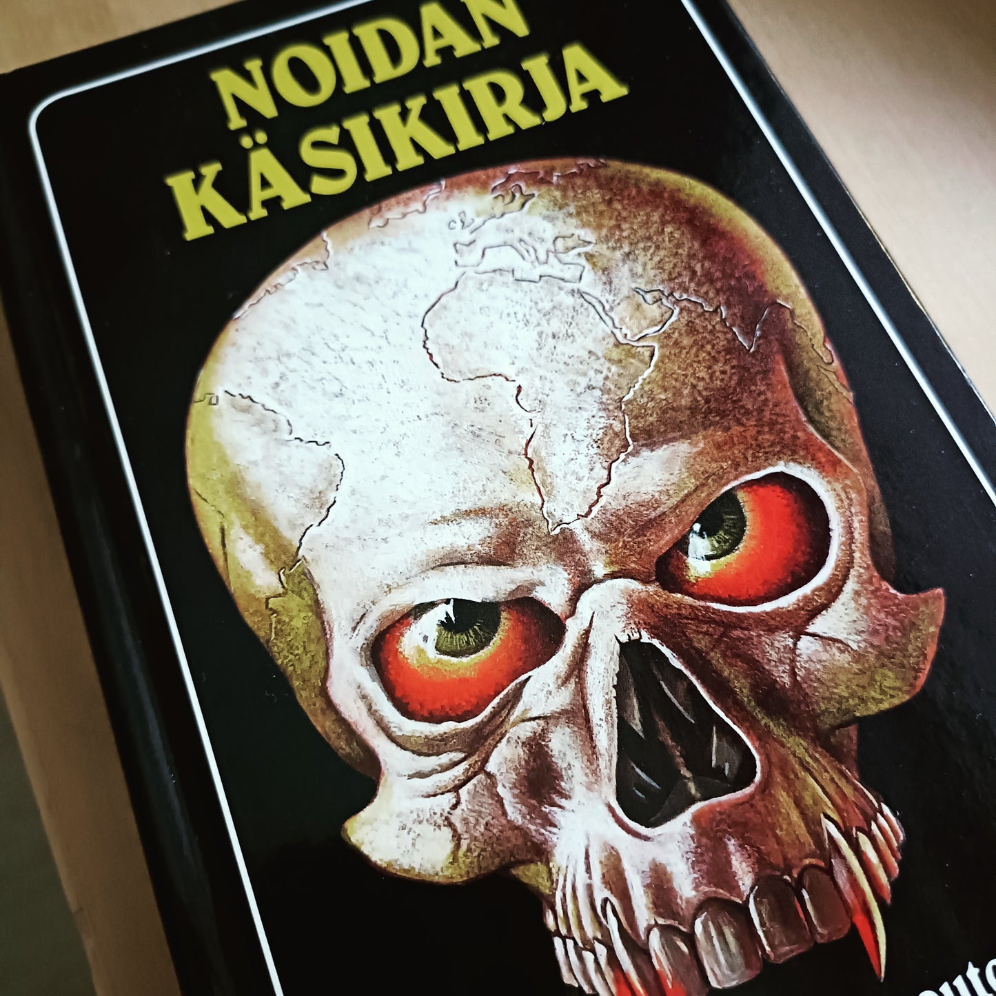 Noidan käsikirja - Vampyyreita, aaveita ja outoja voimia