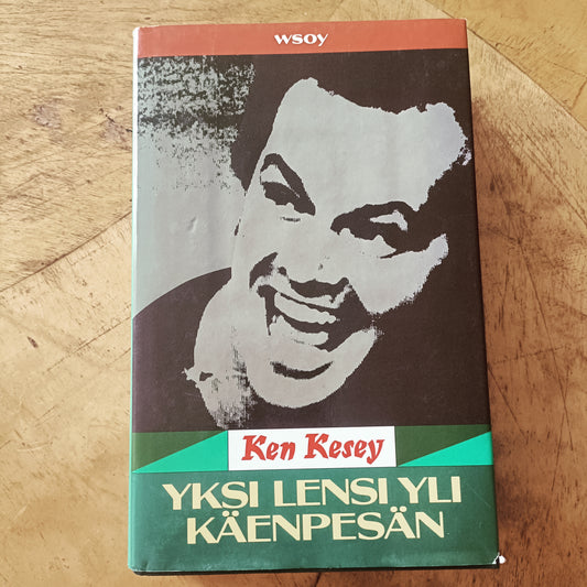 Yksi lensi yli käenpesän