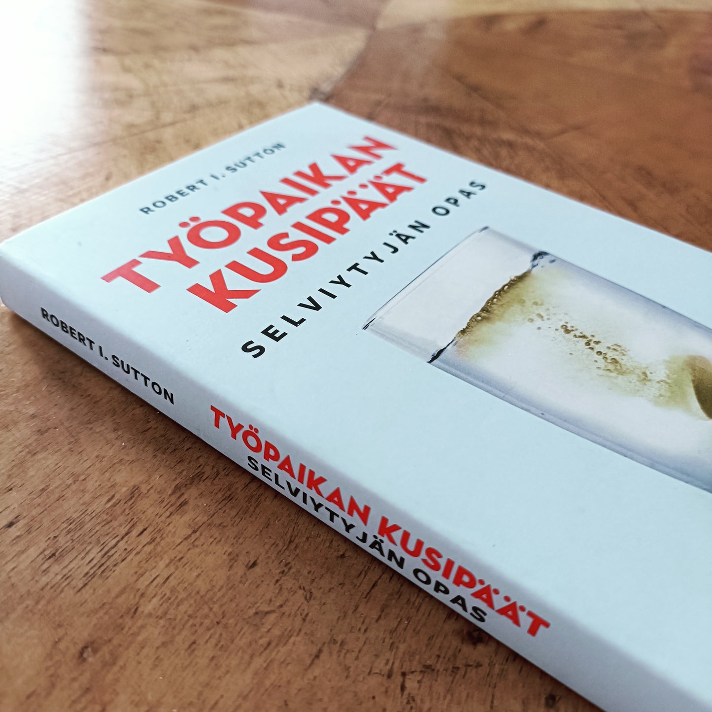 Työpaikan kusipäät - Selviytyjän opas