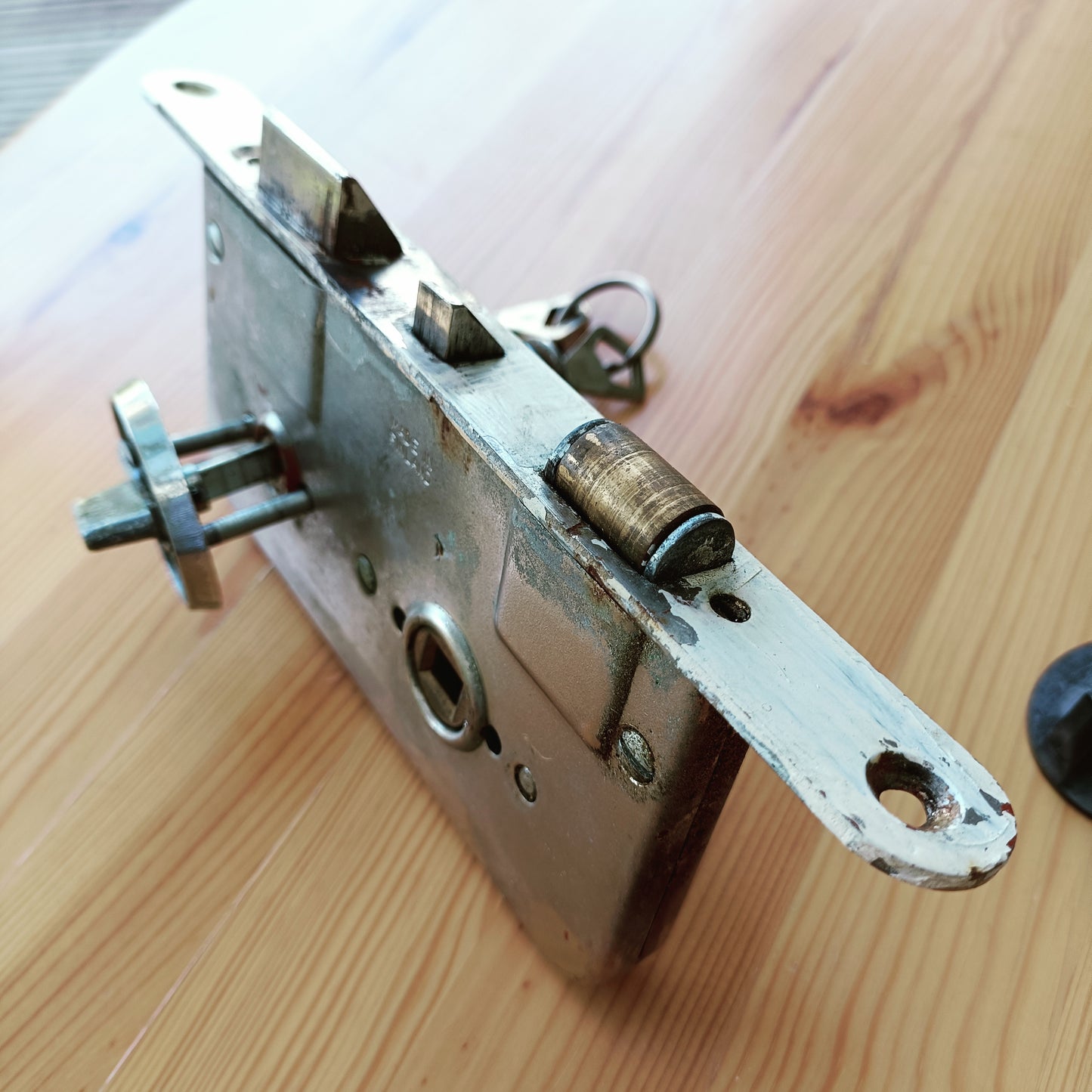 Abloy lukkorunko, lukkopesä ja 2 avainta