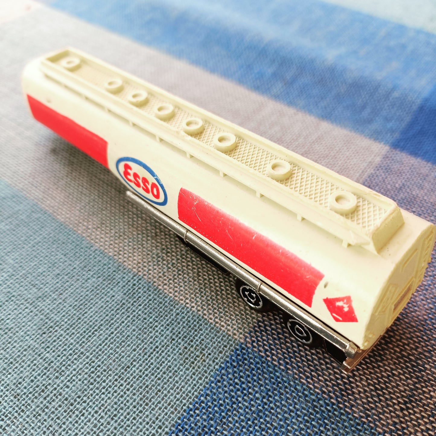 Majorette ESSO perävaunu 1/100