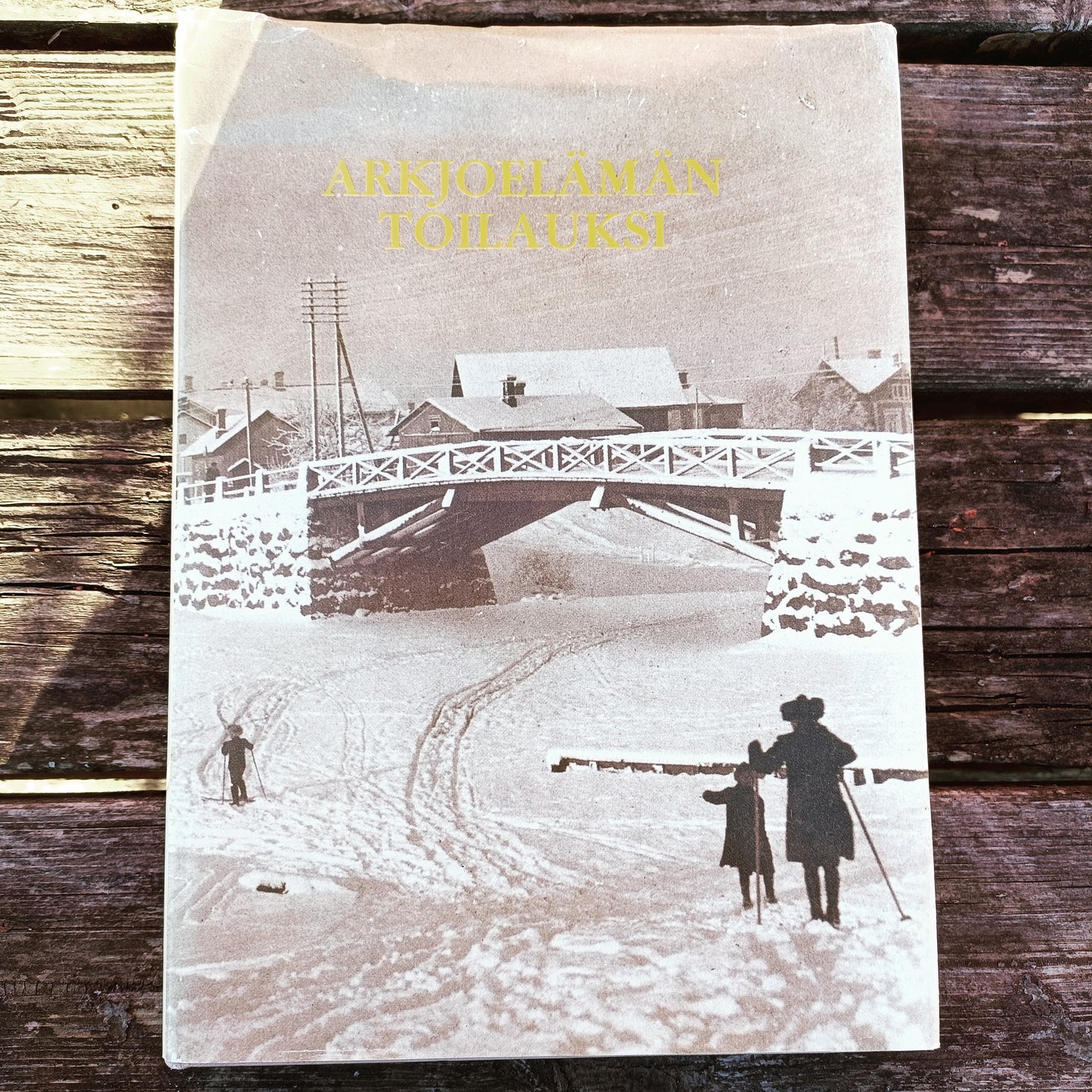 Arkjoelämän toilauksi - Salon seudun murreantologia - signeerattu