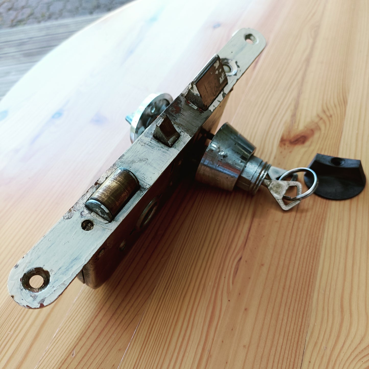 Abloy lukkorunko, lukkopesä ja 2 avainta