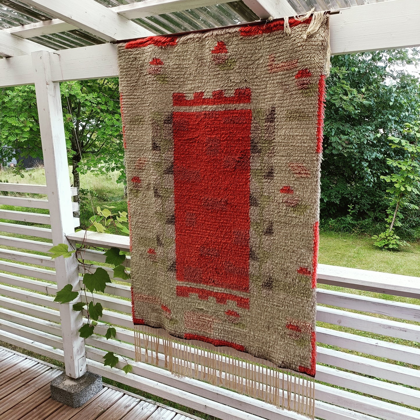 Vaalea vintage ryijy