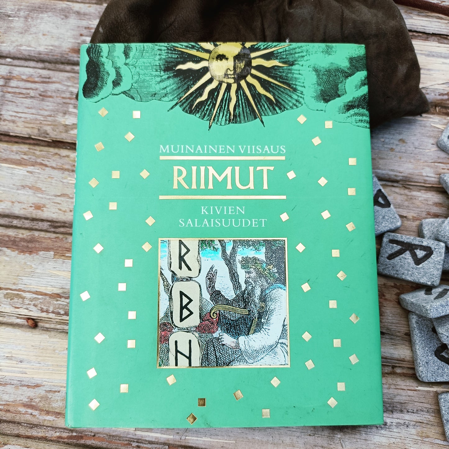 Riimukivet nahkapussissa ja Riimut-kirja