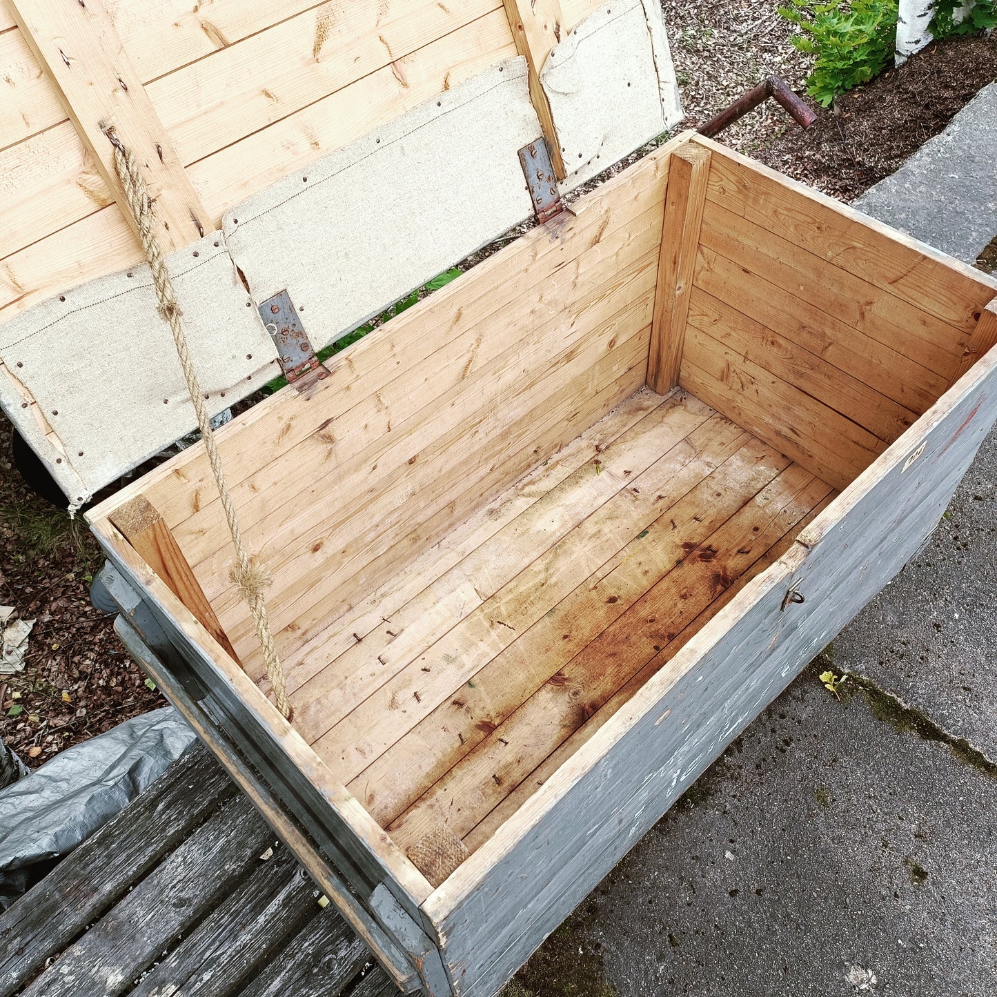 Iso puinen arkku