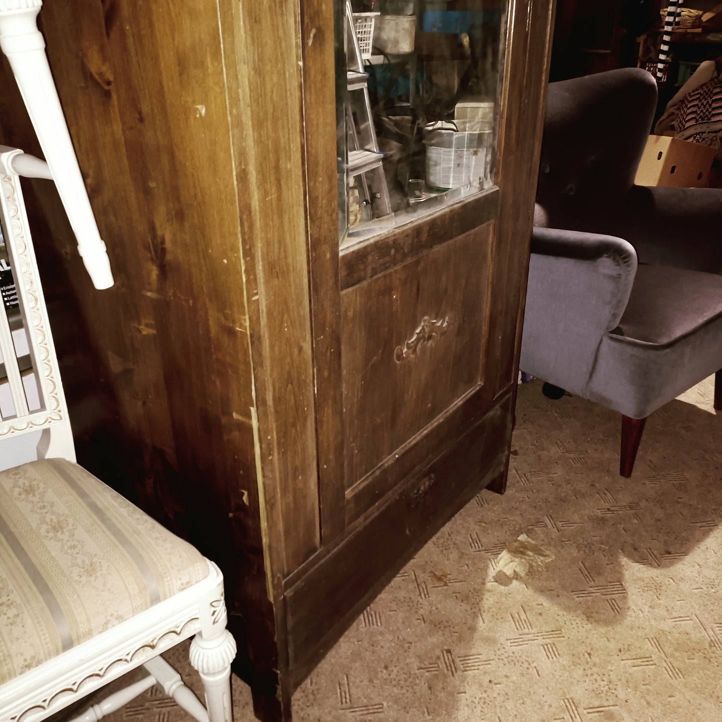 Vanha vaatekaappi (vain nouto)