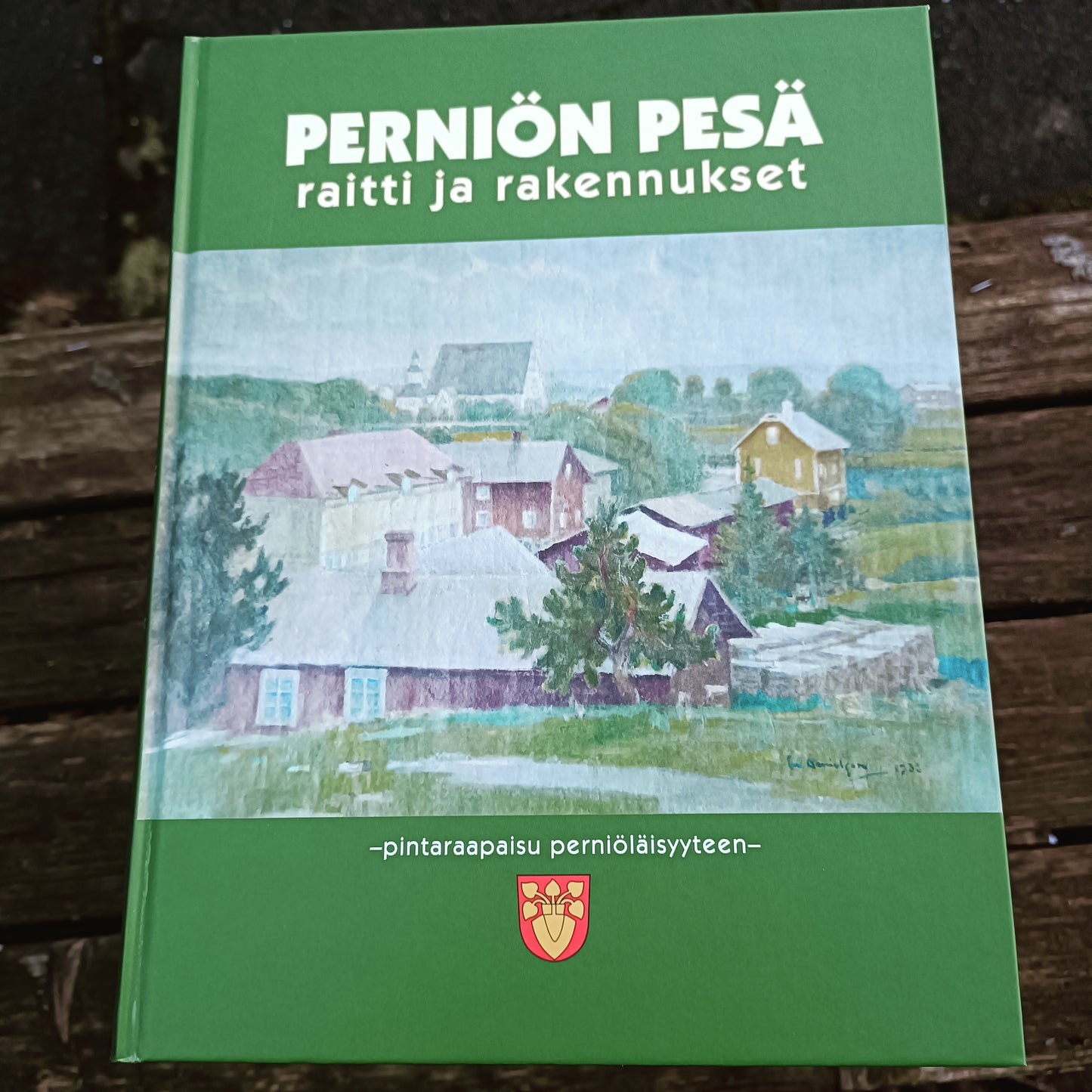 Perniön pesä, raitti ja rakennukset *