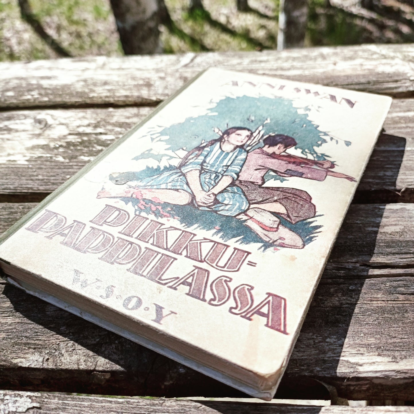Pikkupappilassa - kuvaus isoäidin ajoilta - Anni Swan