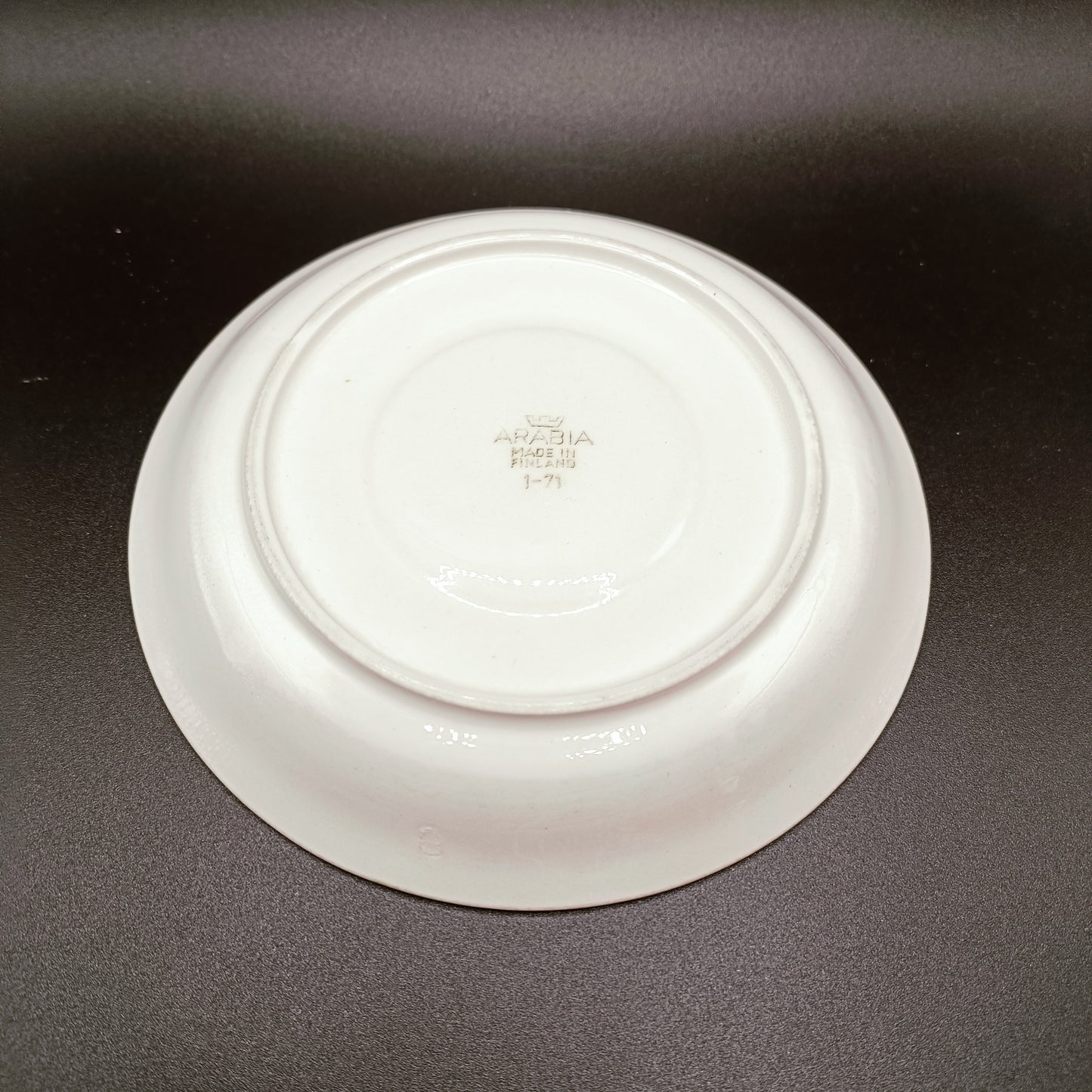 Arabia Tytti kahvikuppi ja aluslautanen - punainen