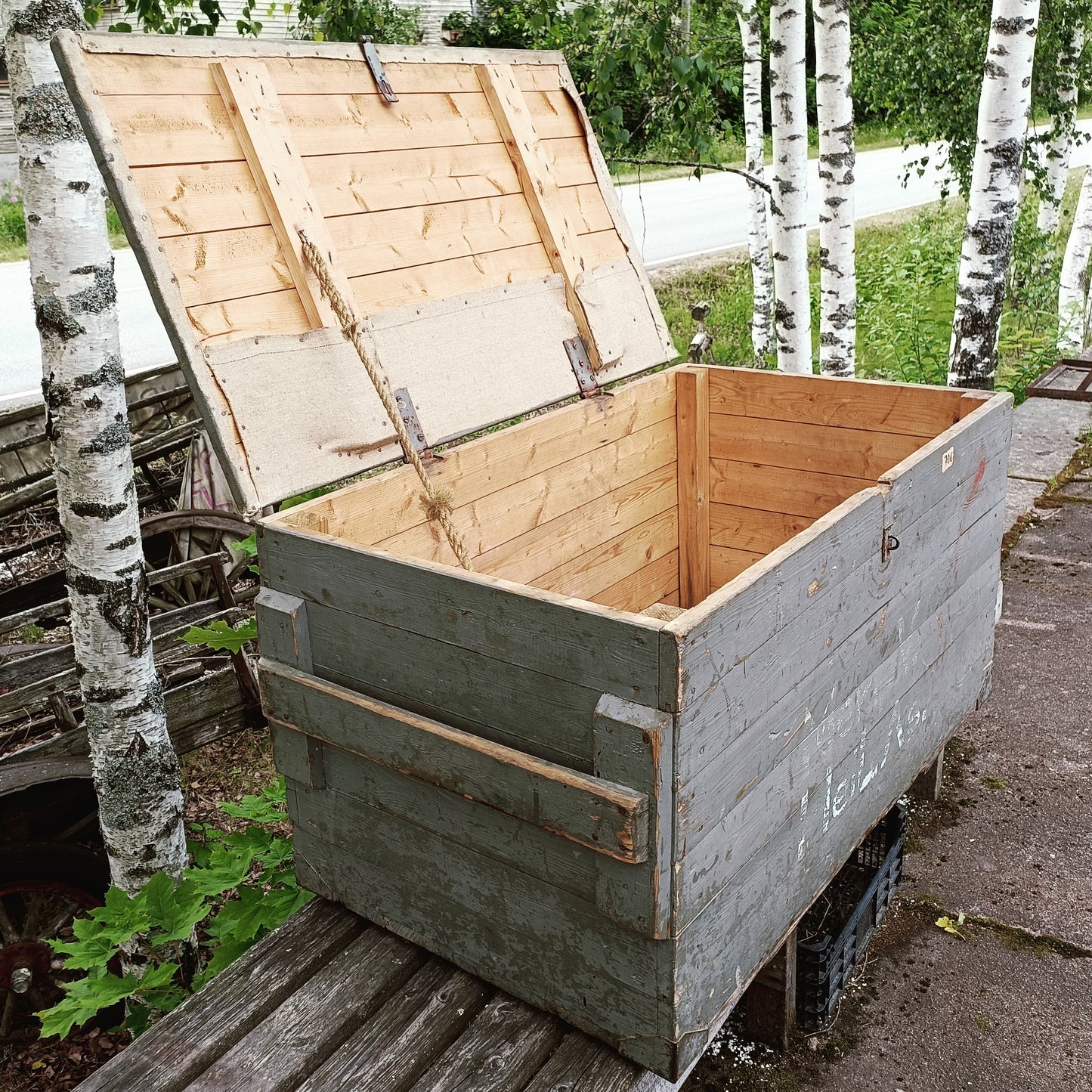 Iso puinen arkku