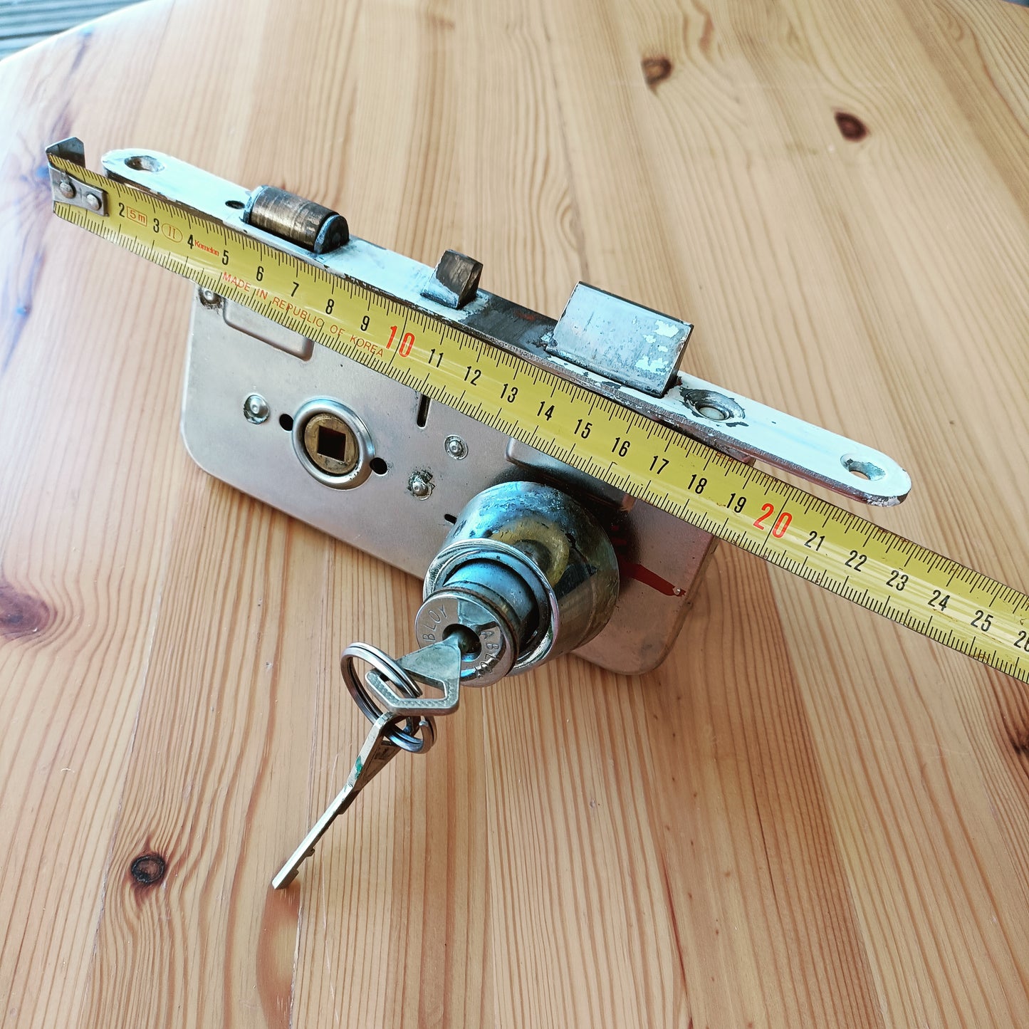 Abloy lukkorunko, lukkopesä ja 2 avainta