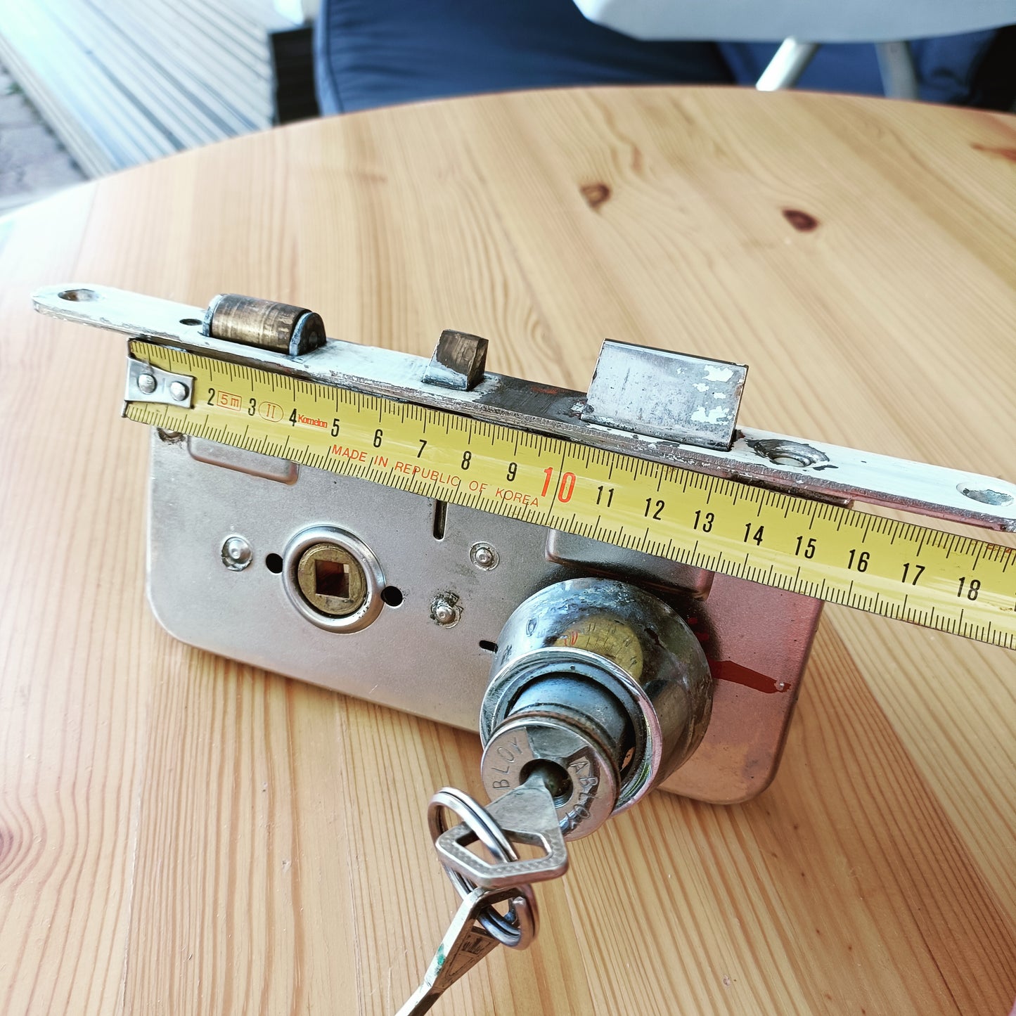 Abloy lukkorunko, lukkopesä ja 2 avainta