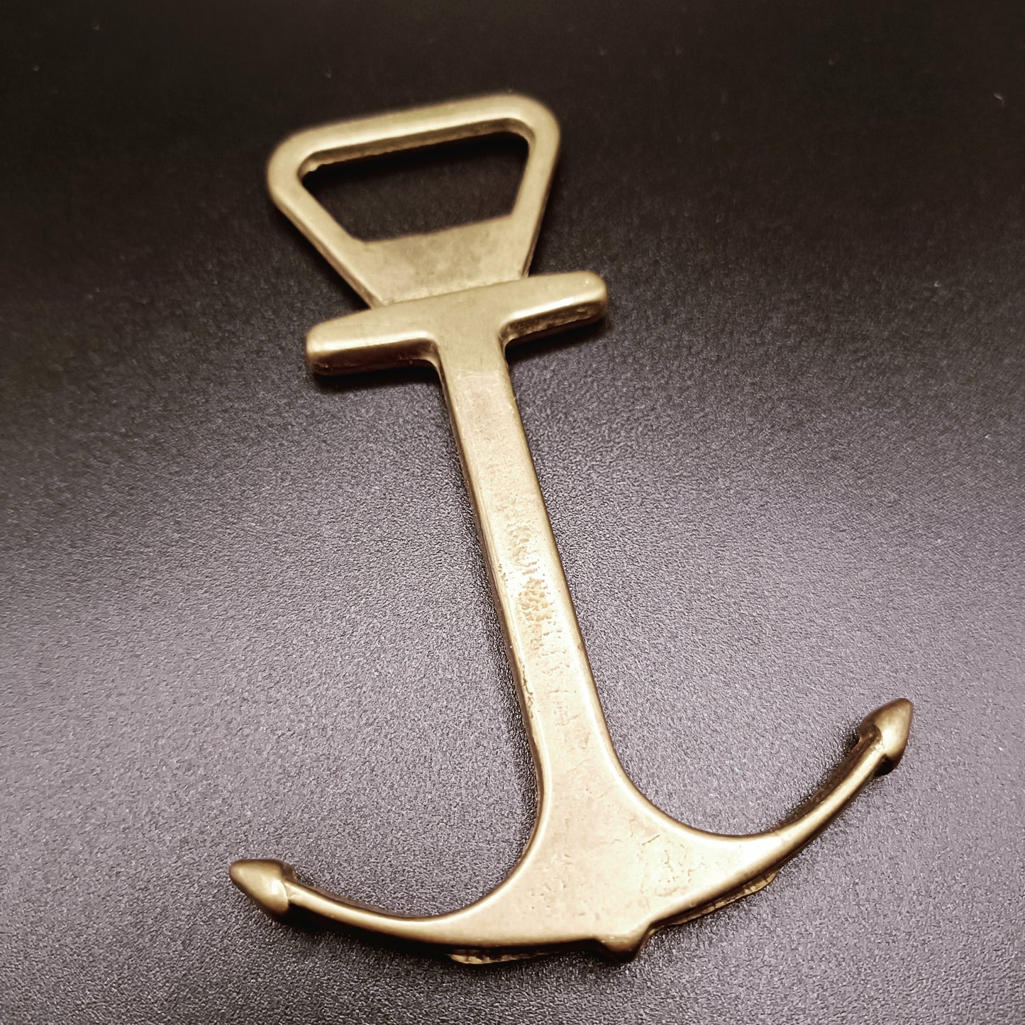 Ankkuri pullonavaaja, messinkiä