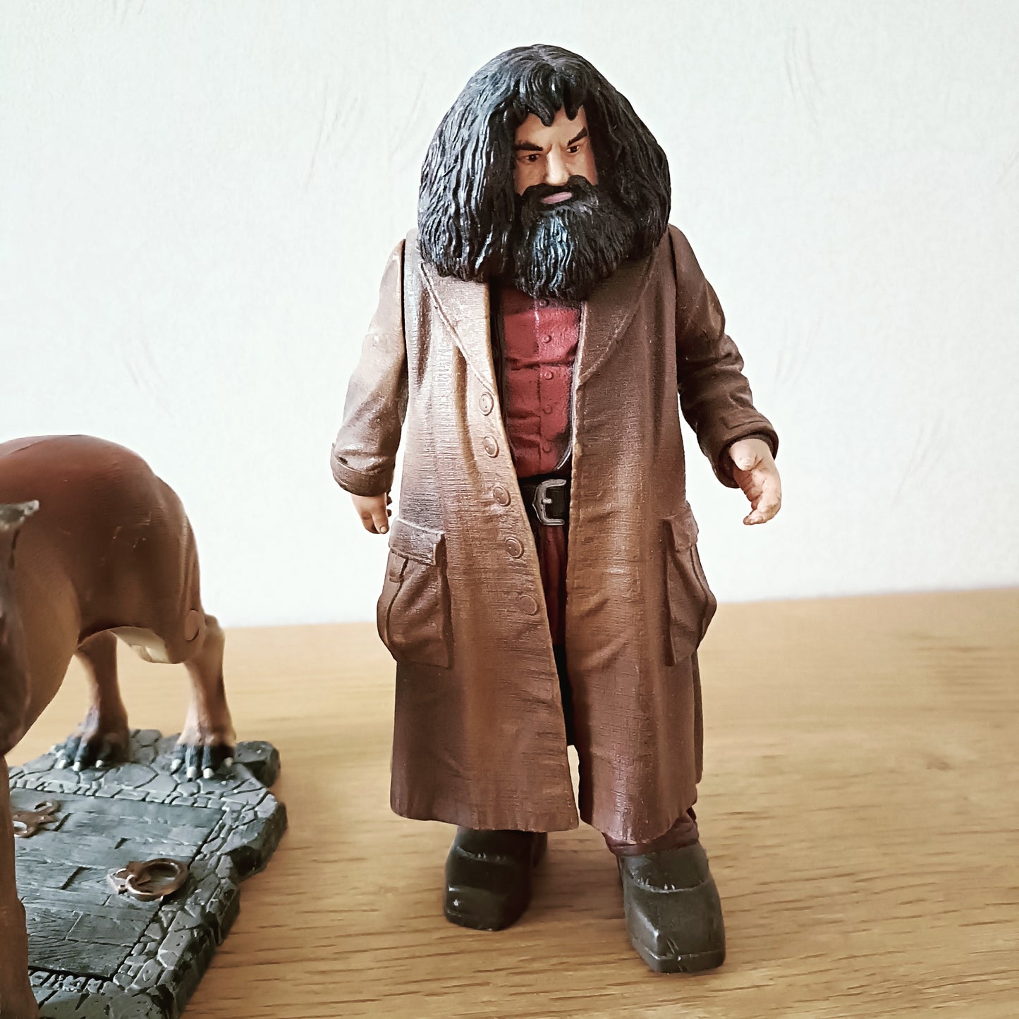 Harry Potter Hagrid-figuuri ja kolmipäinen koira
