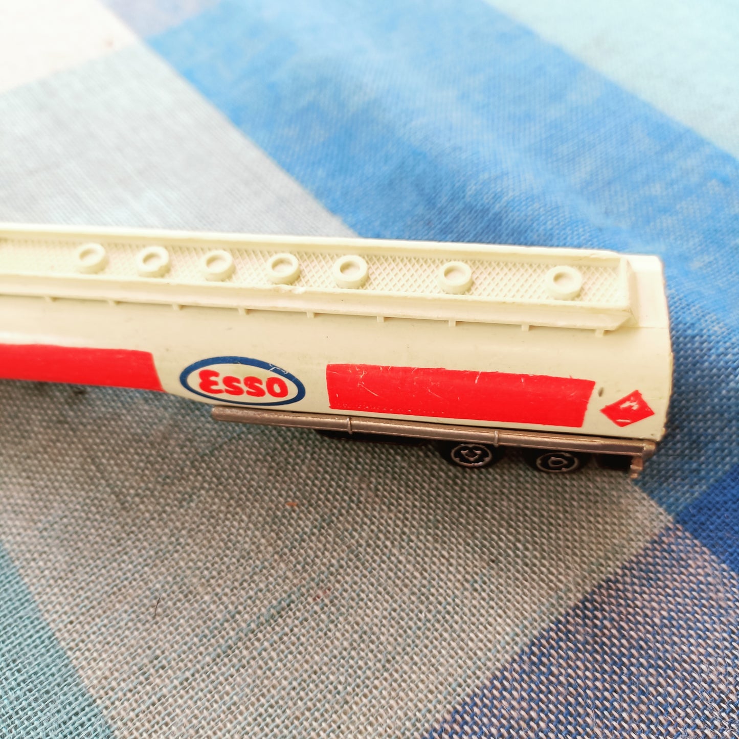 Majorette ESSO perävaunu 1/100