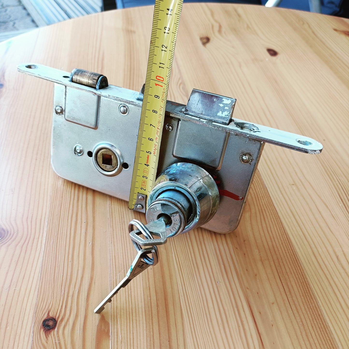 Abloy lukkorunko, lukkopesä ja 2 avainta