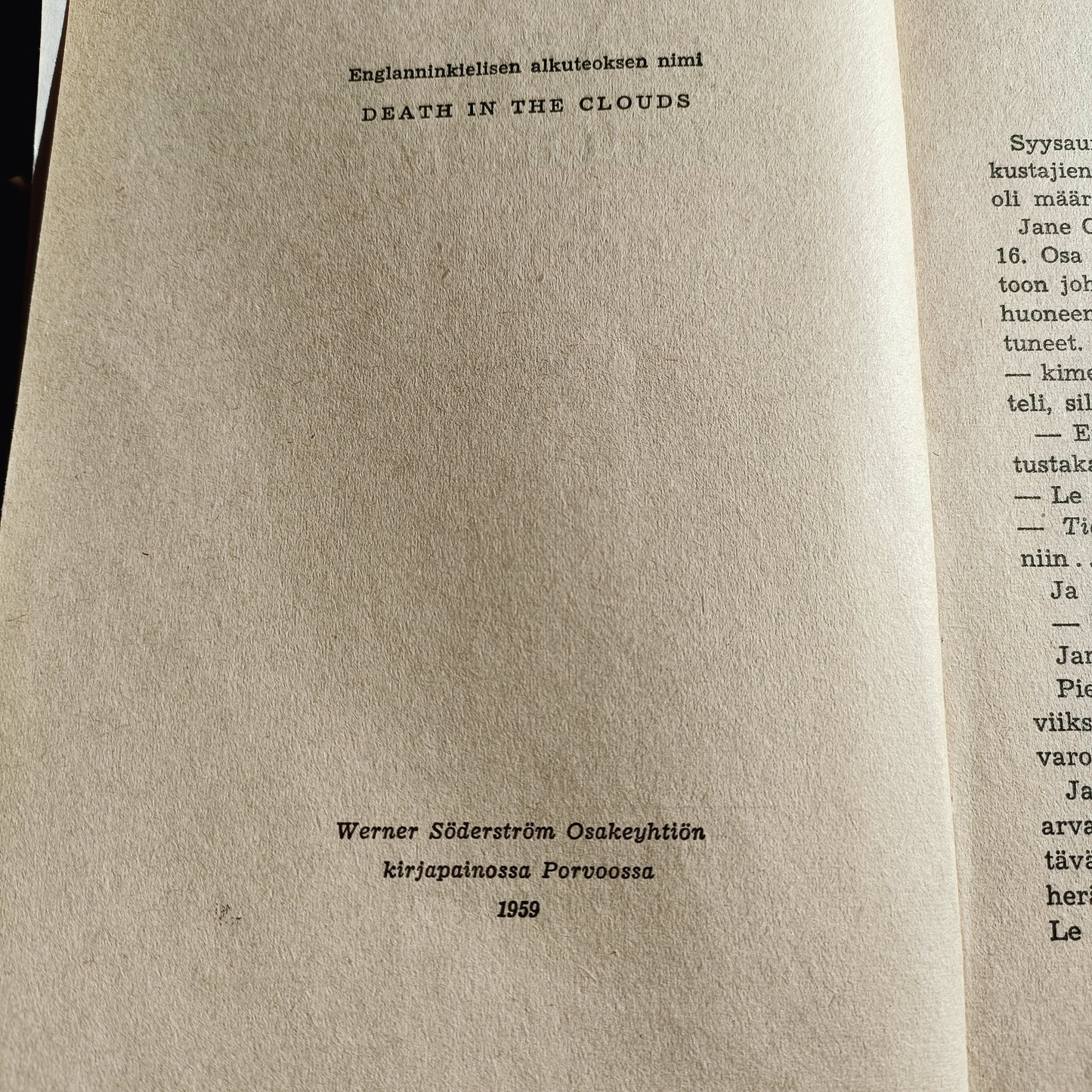 Lentävä kuolema - Agatha Christie
