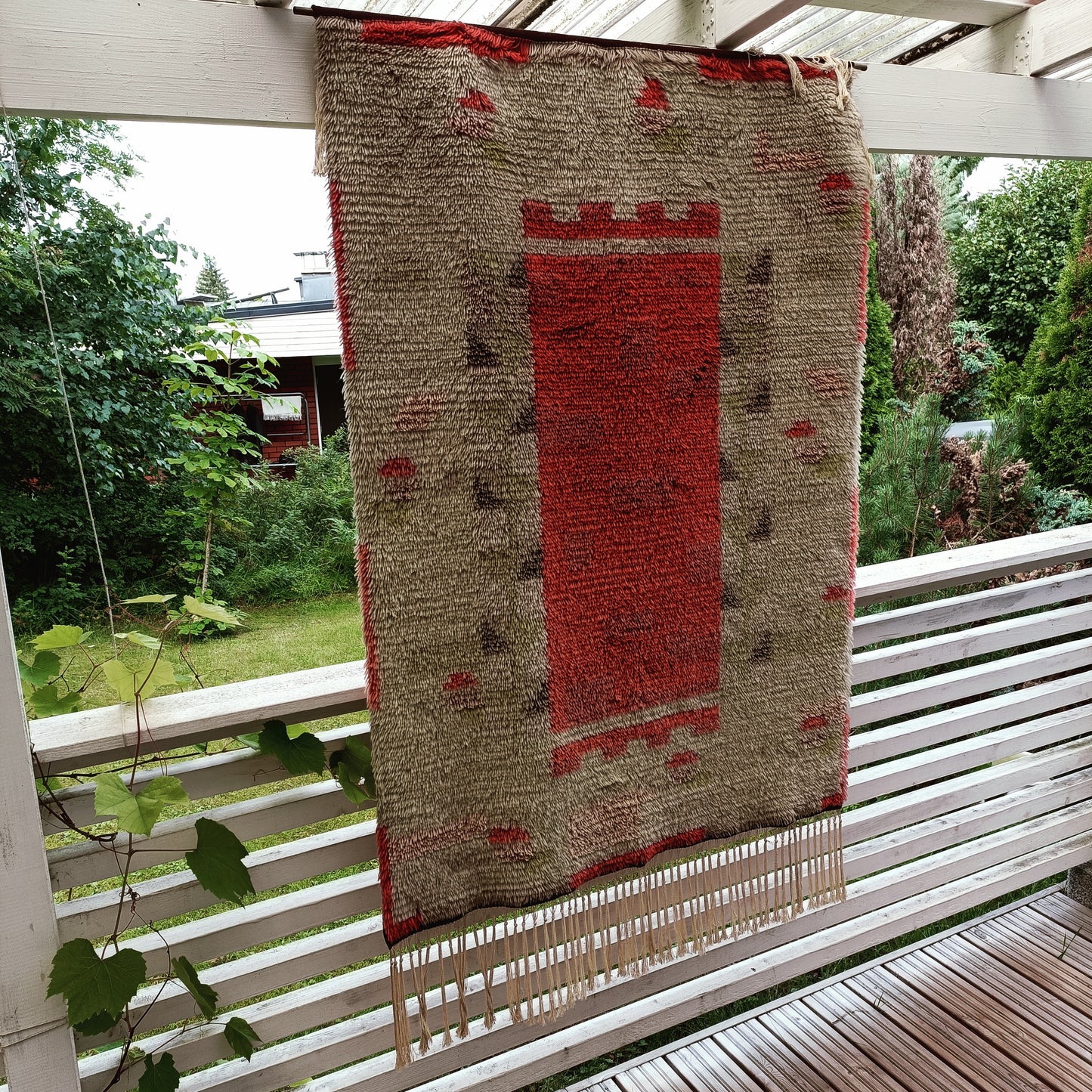 Vaalea vintage ryijy