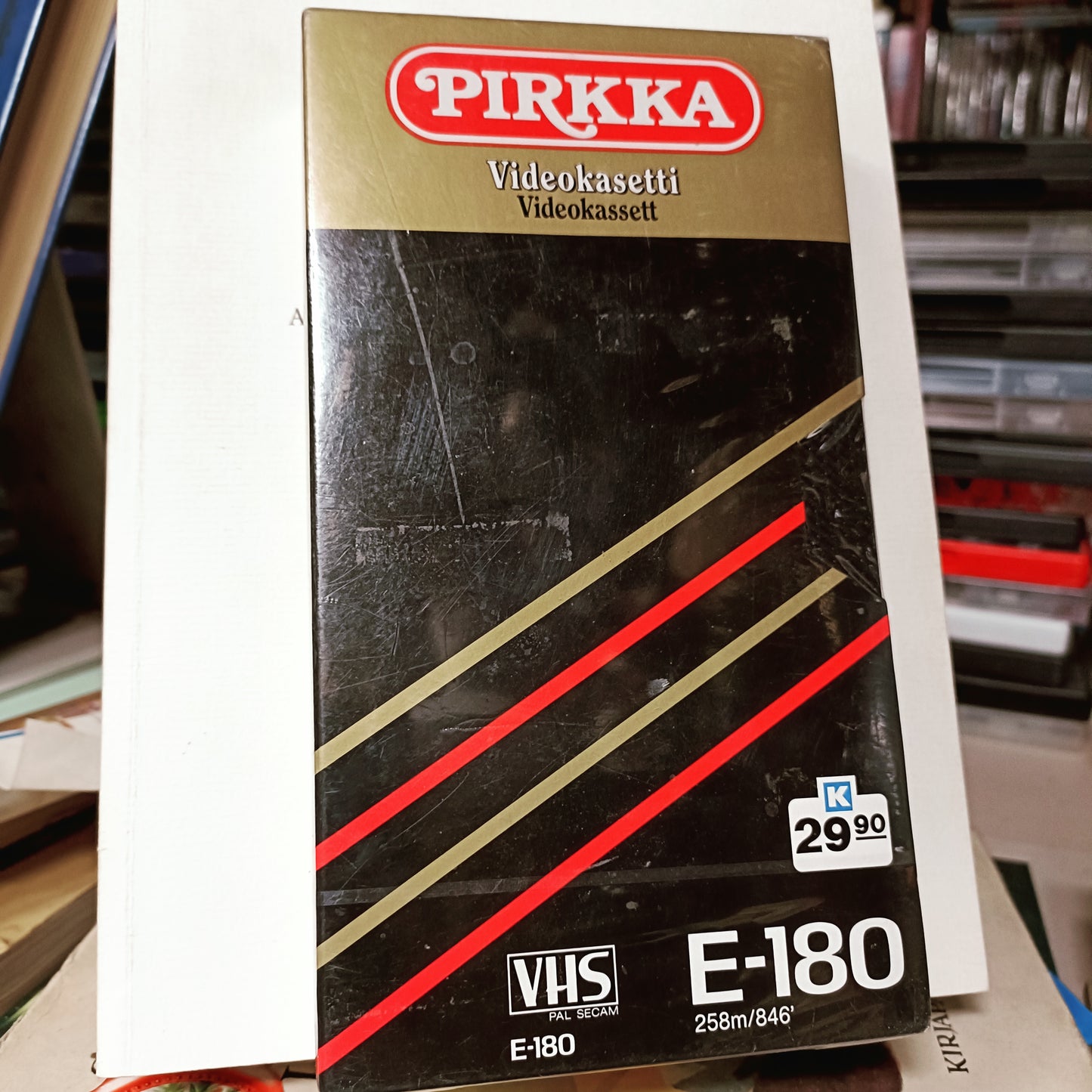 Tyhjä Pirkka VHS E-180 videokasetti