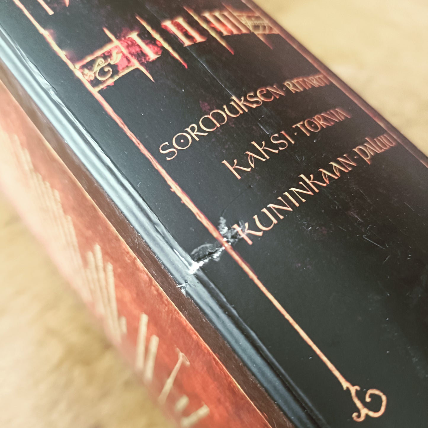 Taru sormusten herrasta - J. R. R. Tolkien