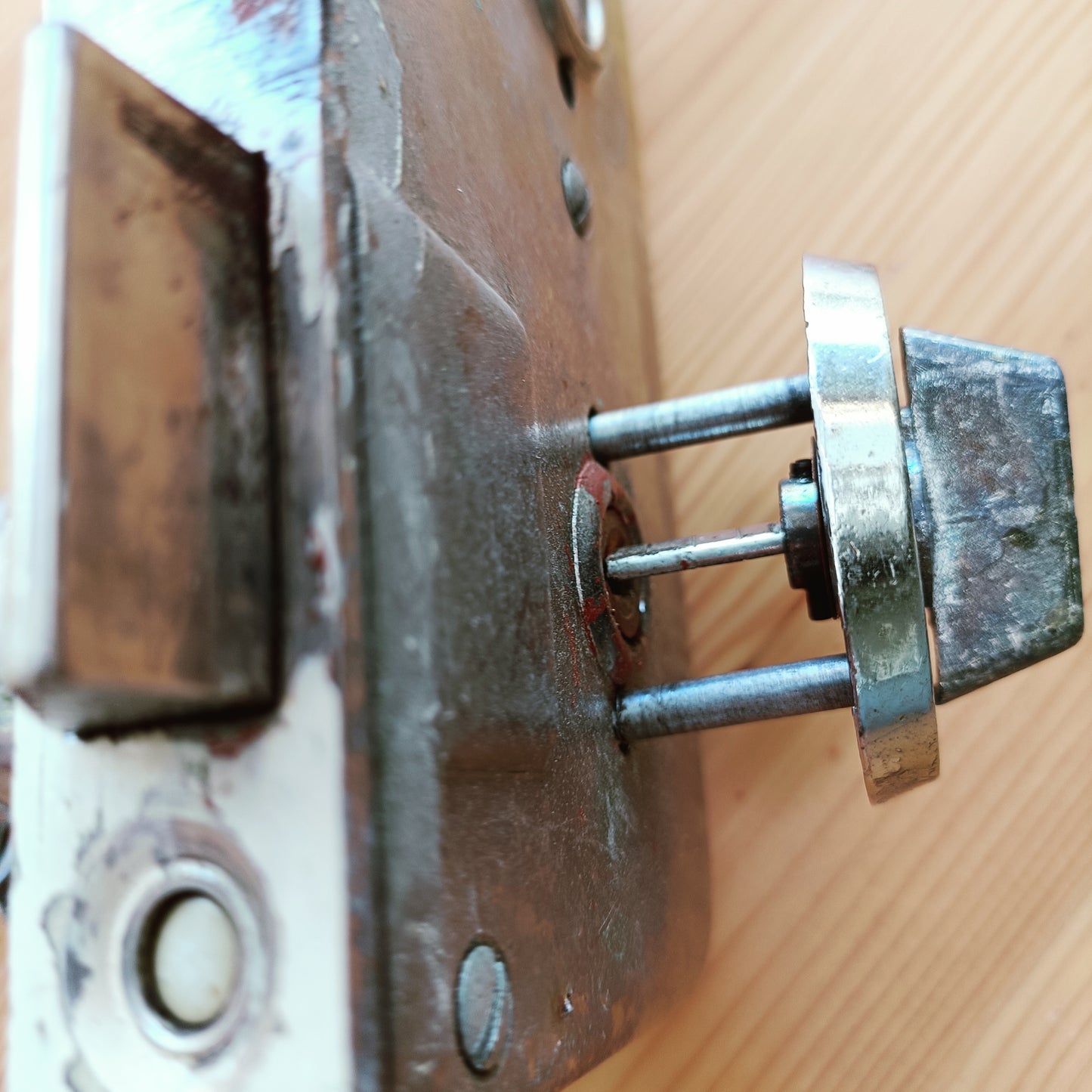 Abloy lukkorunko, lukkopesä ja 2 avainta