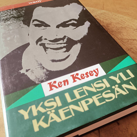 Yksi lensi yli käenpesän