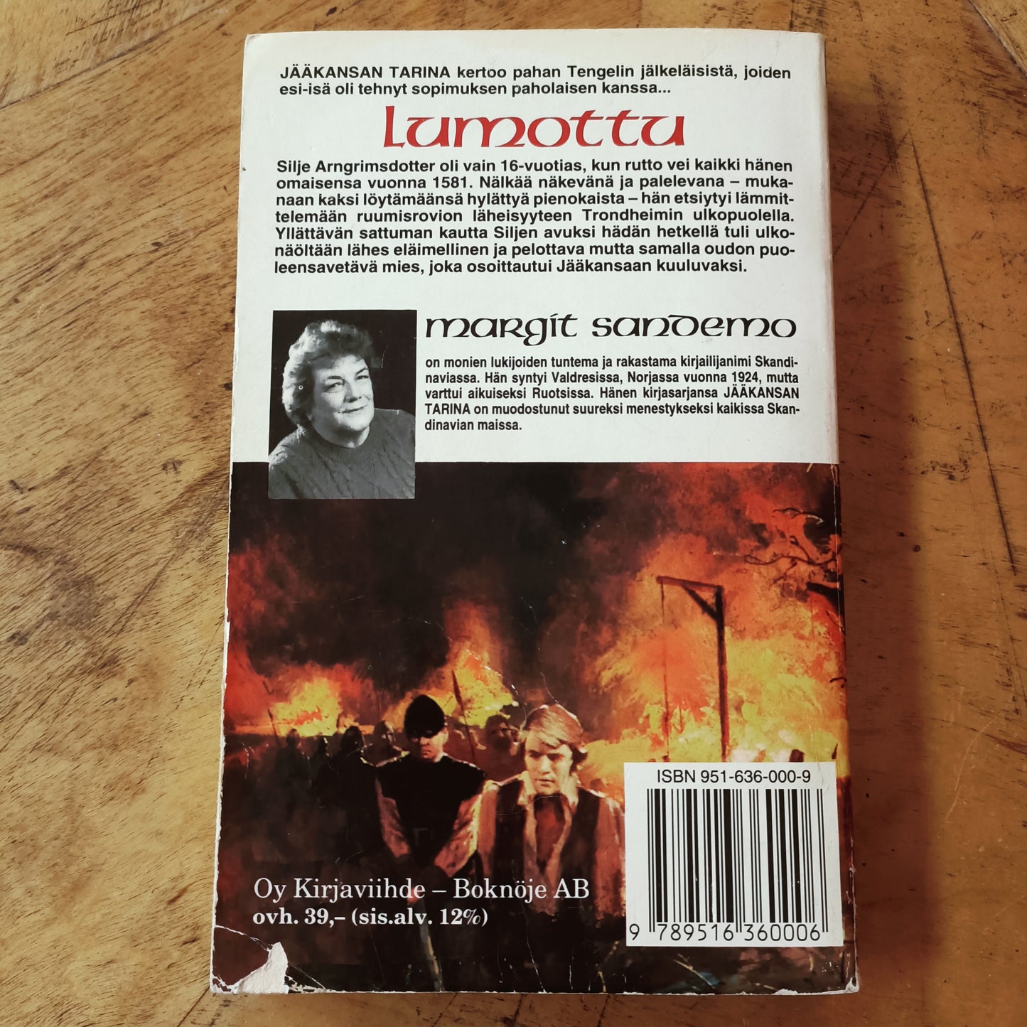 Jääkansan tarina 1 - Lumottu - Margit Sandemo