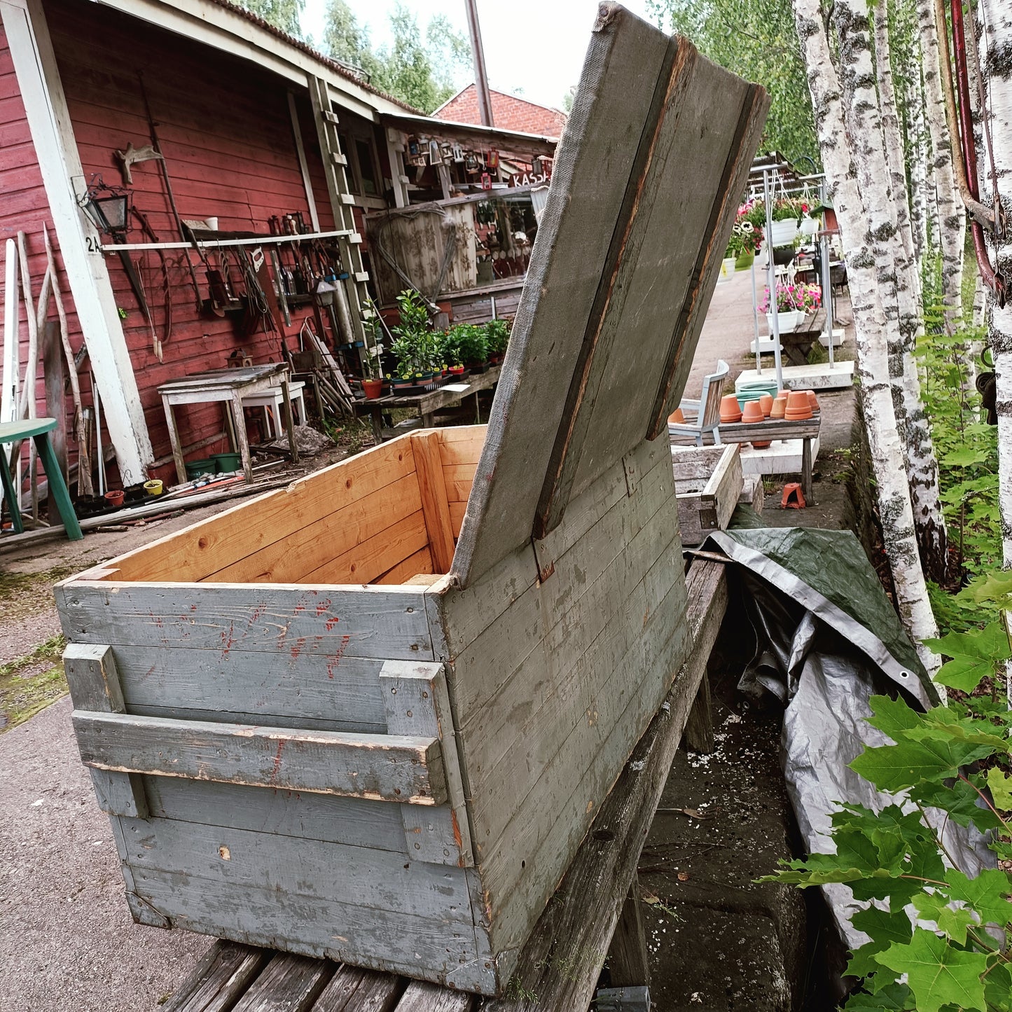 Iso puinen arkku