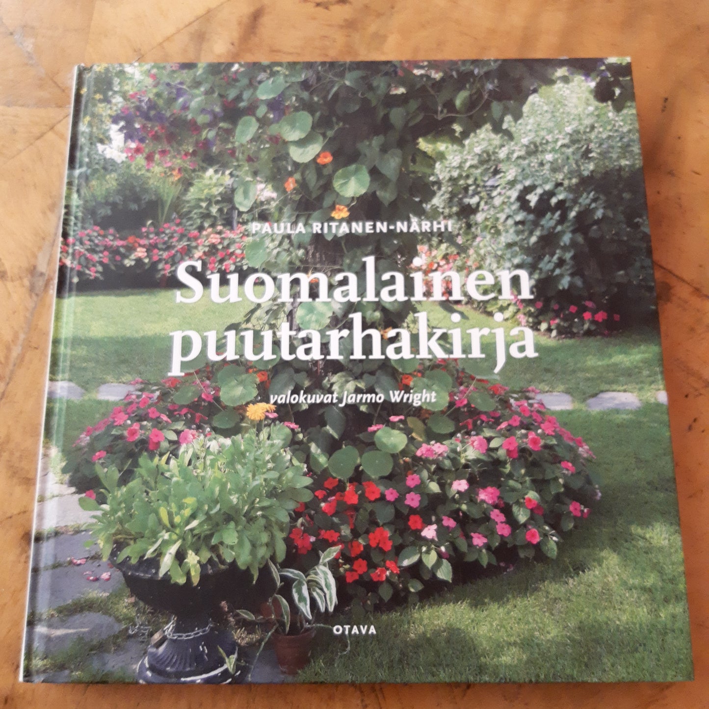 suomalainen puutarhakirja