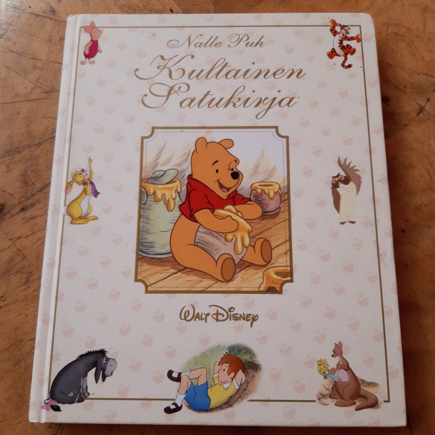 nalle puh - kultainen satukirja - disney