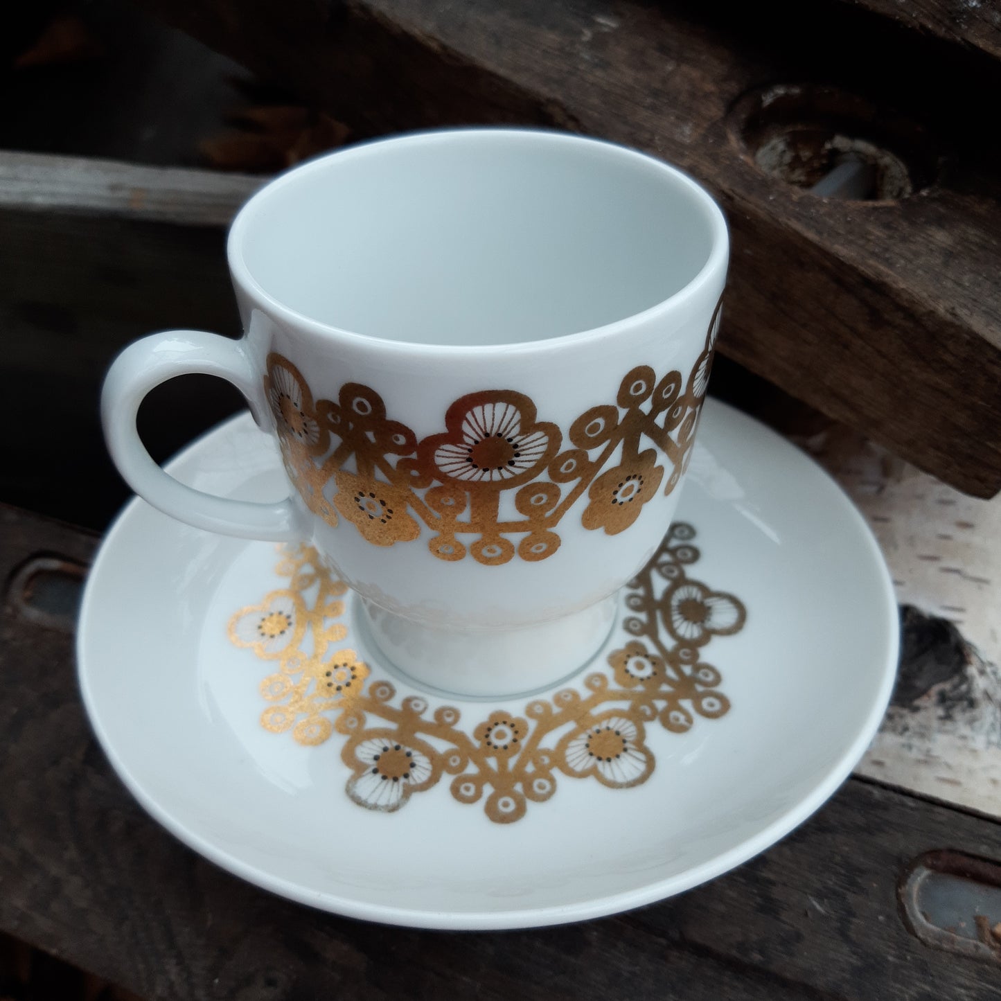 Arabia ornamentti kahvikuppi ja aluslautanen - kultakoriste