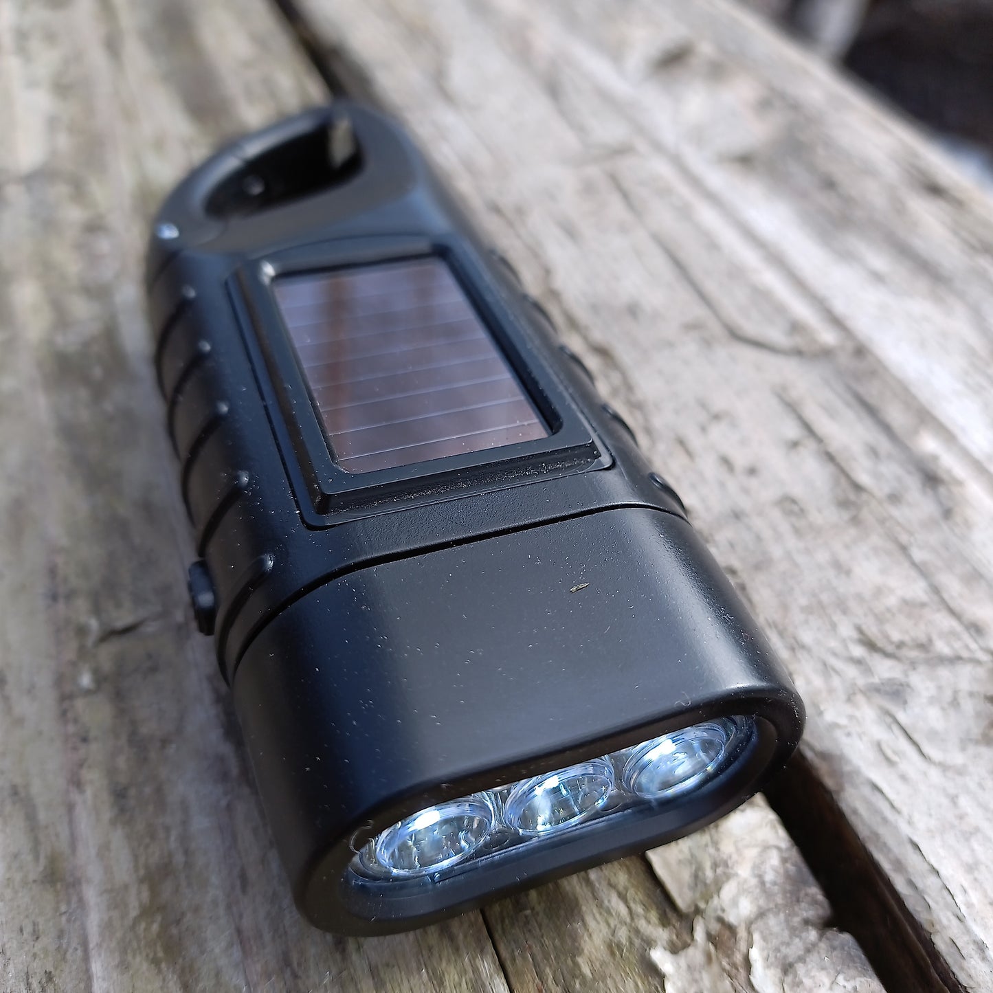 Käsinveivattava/aurinkokenno LED-taskulamppu